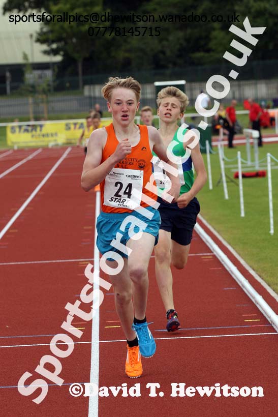 Under-13 boys 800 metres. Photo: David T. Hewitson/Sports for All Pics